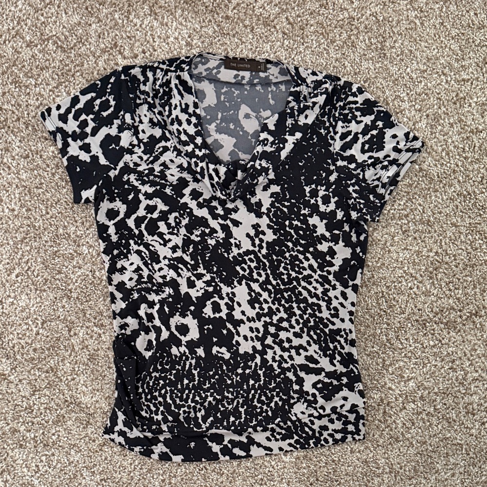 The Limited Black and Gray Patterned Short Sleeve Top